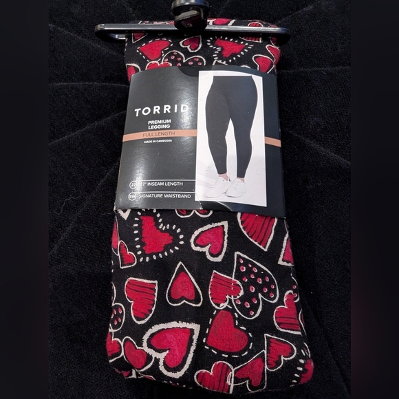Torrid Full Length Premium Signa ture Leggings Black With Red Hearts 3x& 4x NWT - Picture 5 of 10